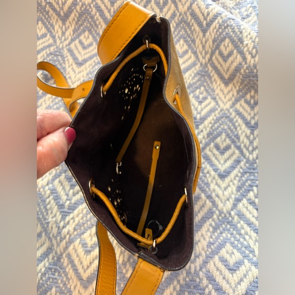 Michael Kors Gold Eyelet Shoulder Bag Suede Leather Chic Fun Spring Retro Cool - Picture 7 of 7